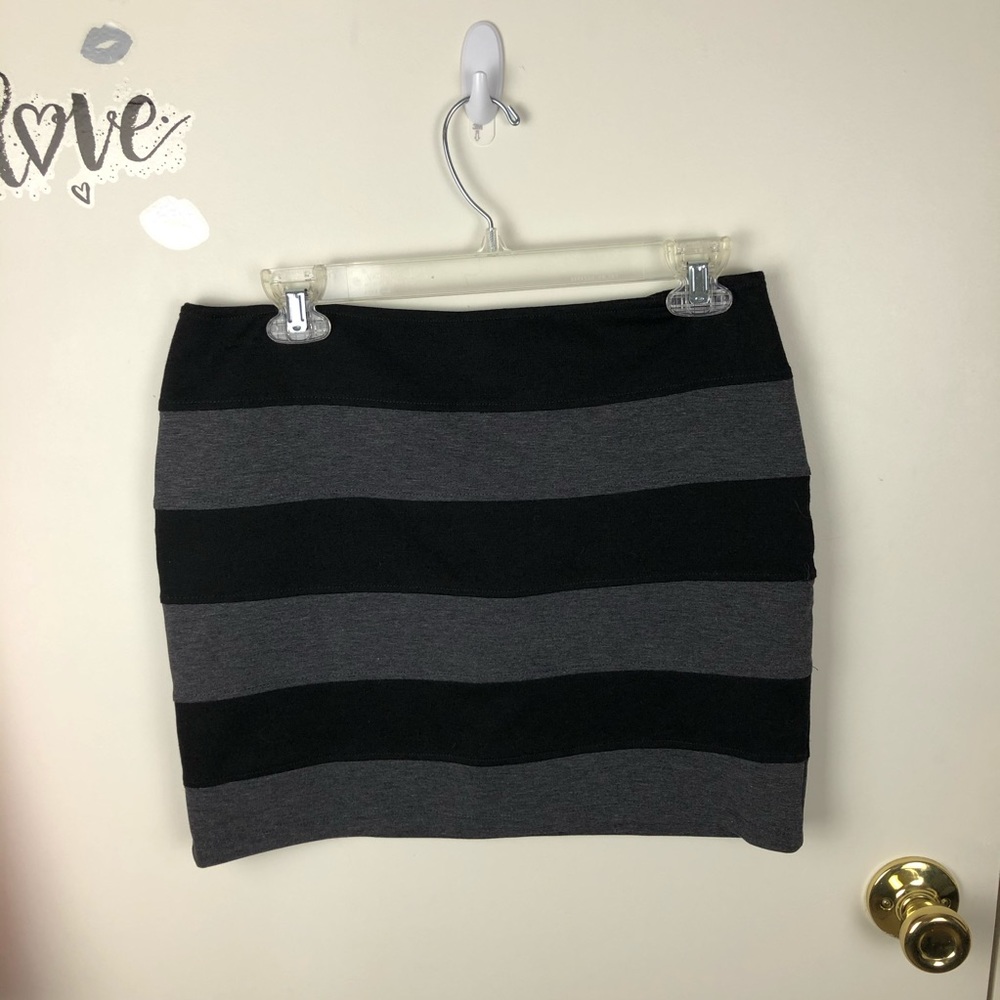 BASIC HOUSE FITTED STRIPED PULL ON MINI SKIRT LG